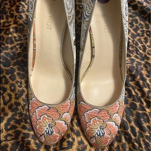 Woman’s chunky heal shoe